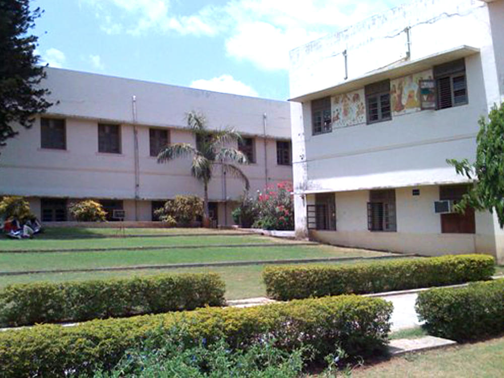 Bhailalbhai and Bhikhabhai Institute of Technology Anand Academic building photo 1